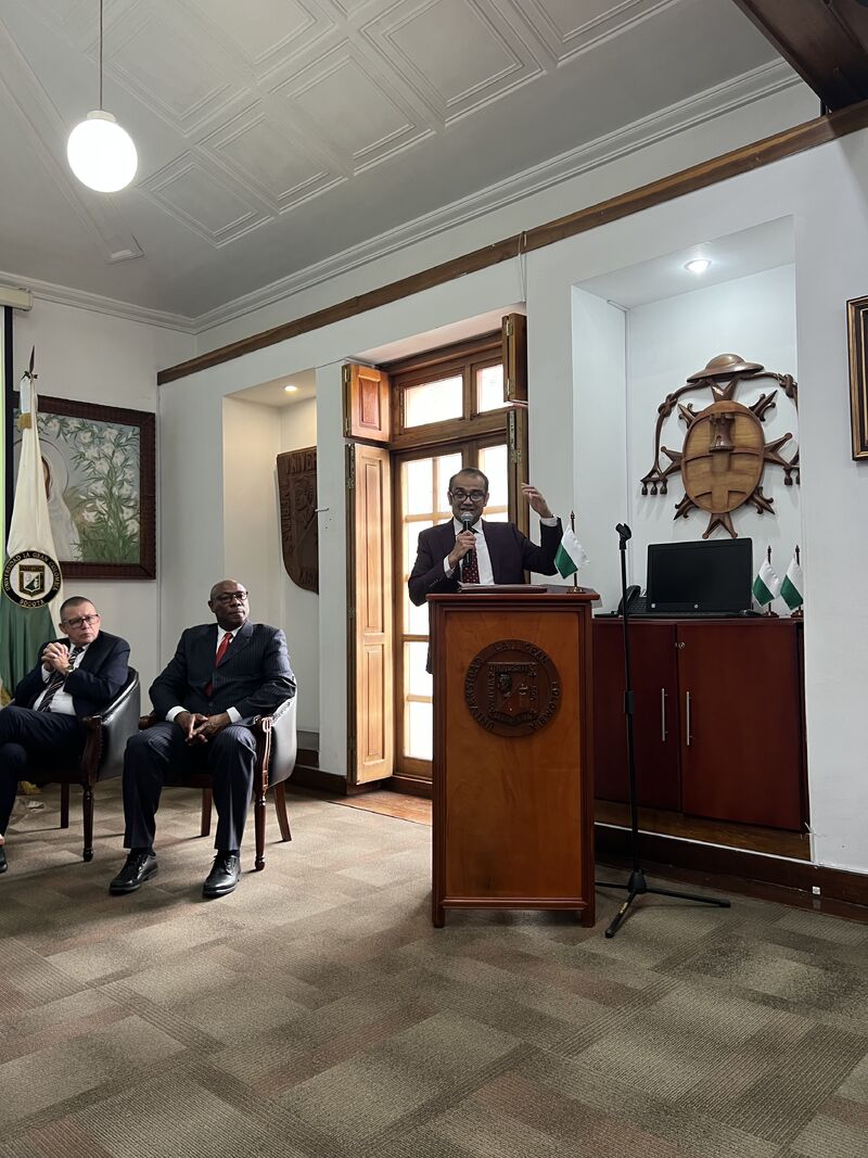 Media interview during the Transformación Grancolombiana initiative