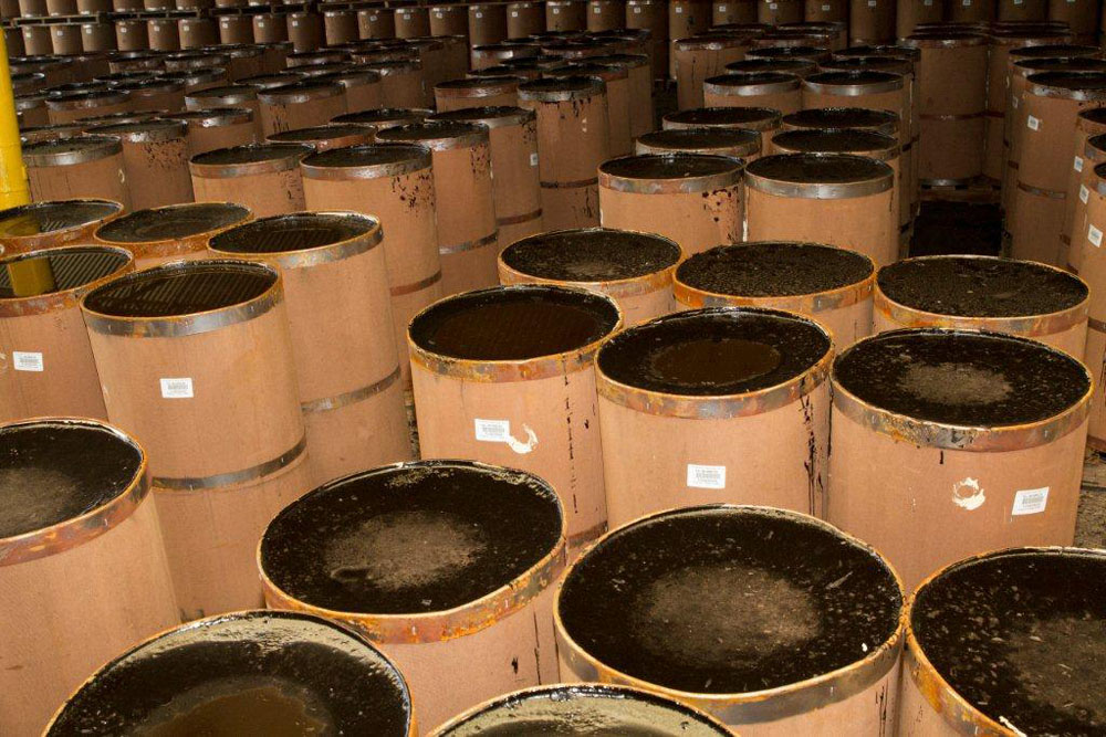 Filled drums of refined bitumen 60/70